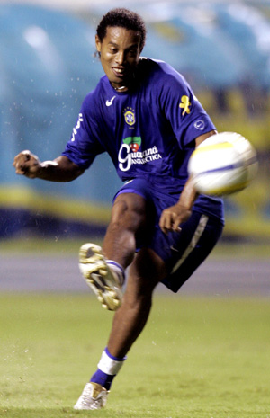 ronaldinho un grand tireure